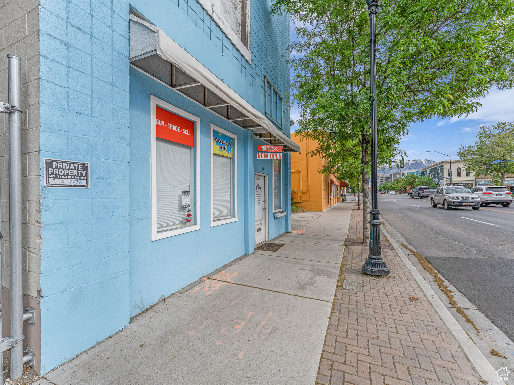 Main image without alt text