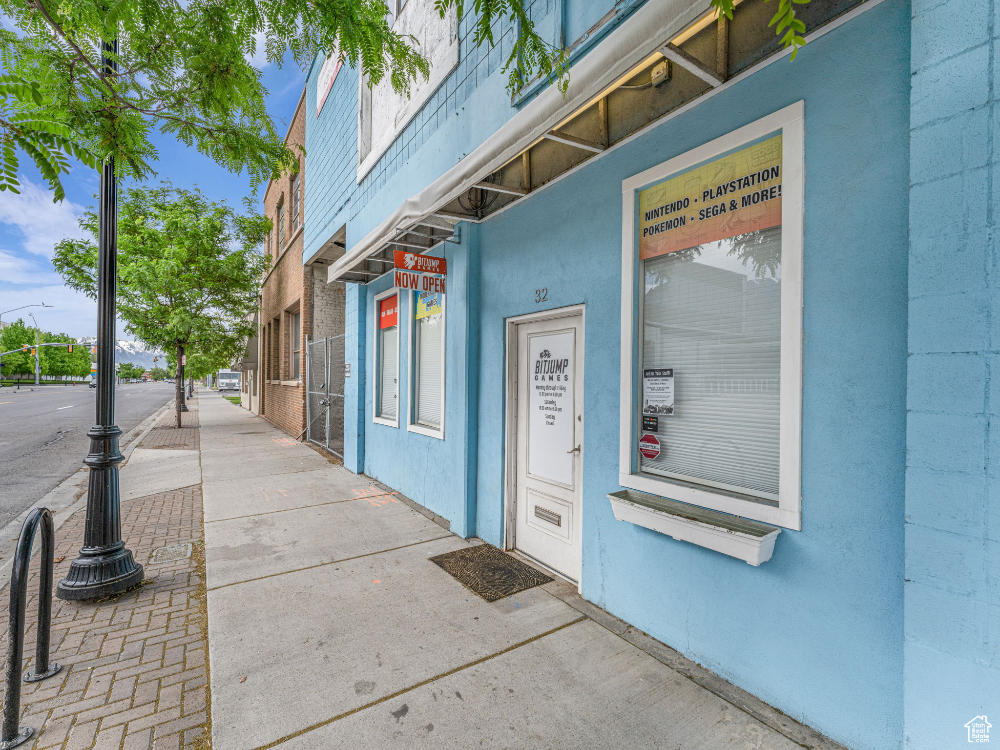 Main image without alt text