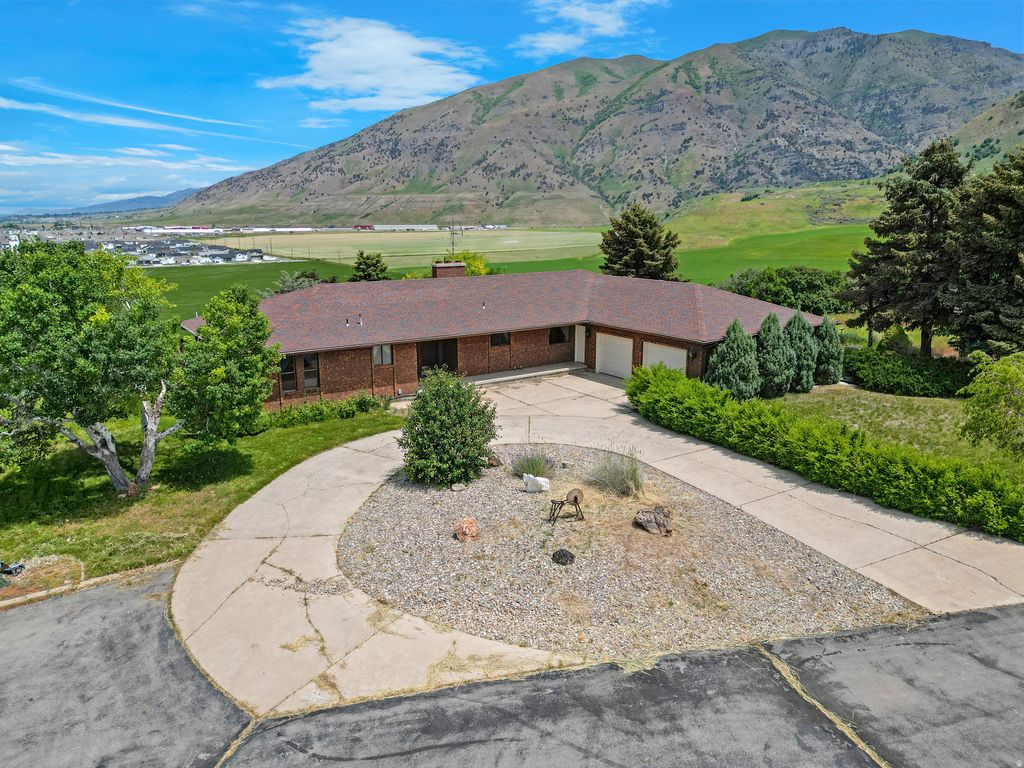 Photo of 777 E 6600 S, Hyrum, UT 84319 (MLS # 2149021)