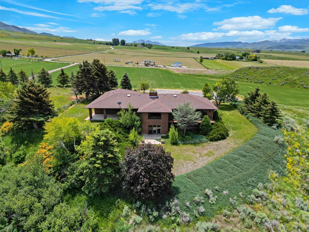 Photo of 777 E 6600 S, Hyrum, UT 84319 (MLS # 2149021)