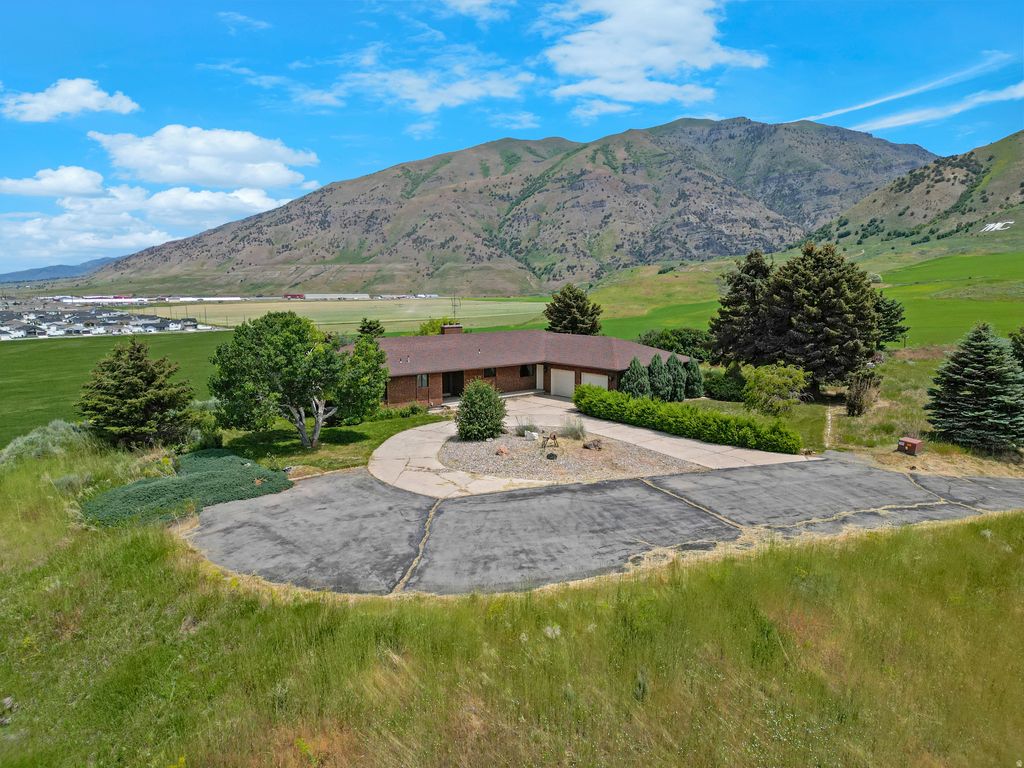 Photo of 777 E 6600 S, Hyrum, UT 84319 (MLS # 2149021)