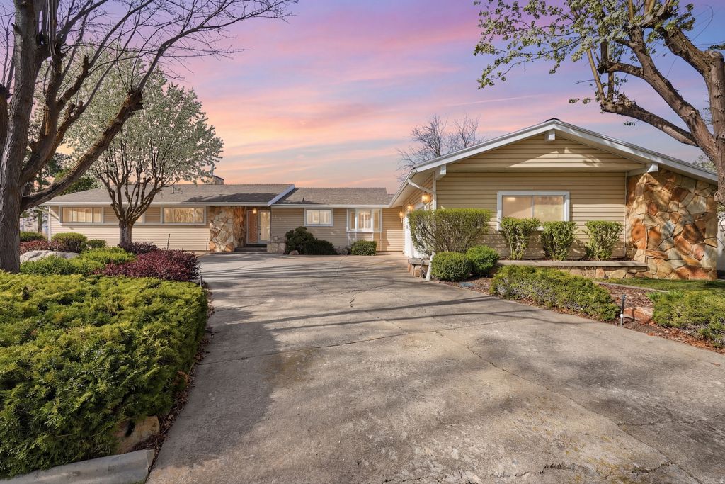 Photo of 485 PARKVIEW CIR, Smithfield, UT 84335 (MLS # 2148782)