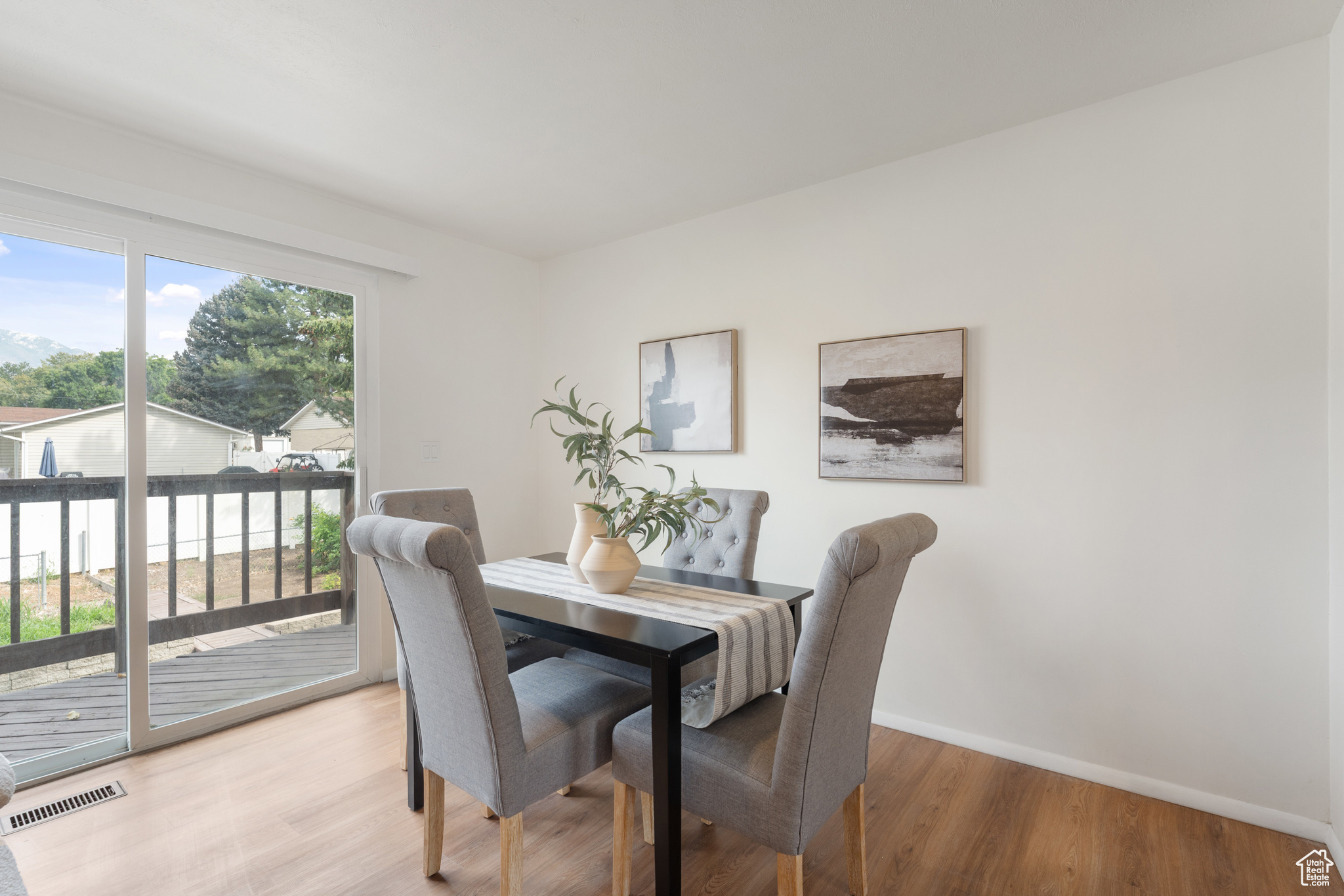 COUNTRY ESTA - Residential