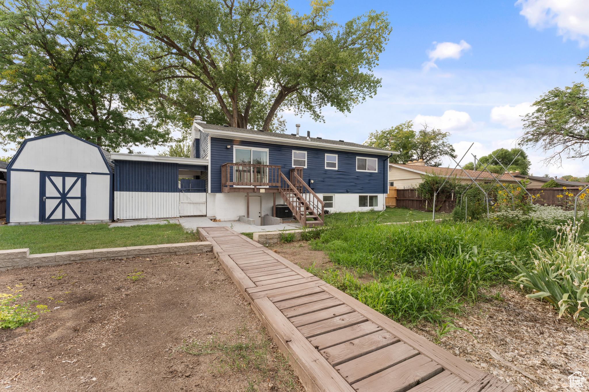 COUNTRY ESTA - Residential