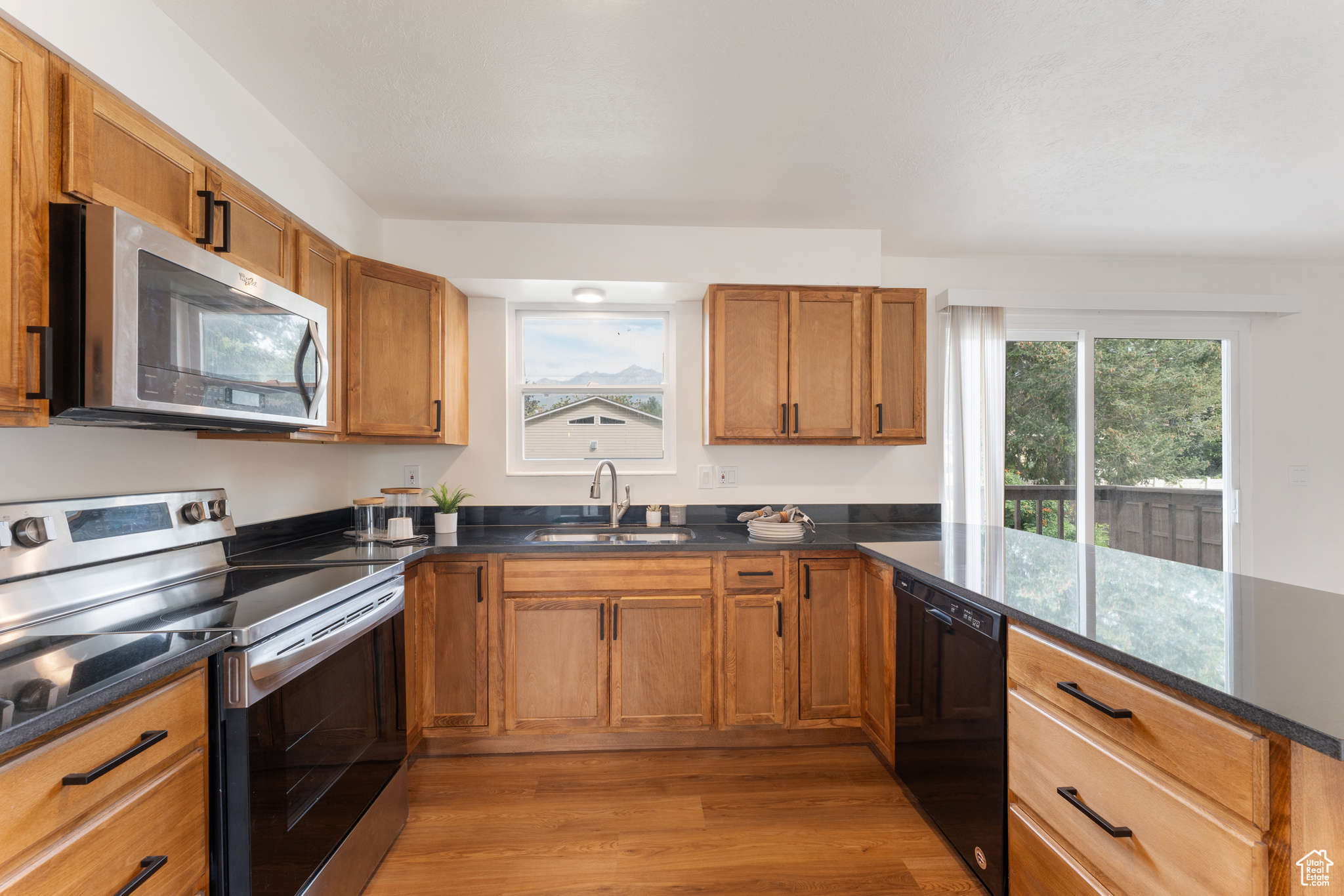 COUNTRY ESTA - Residential