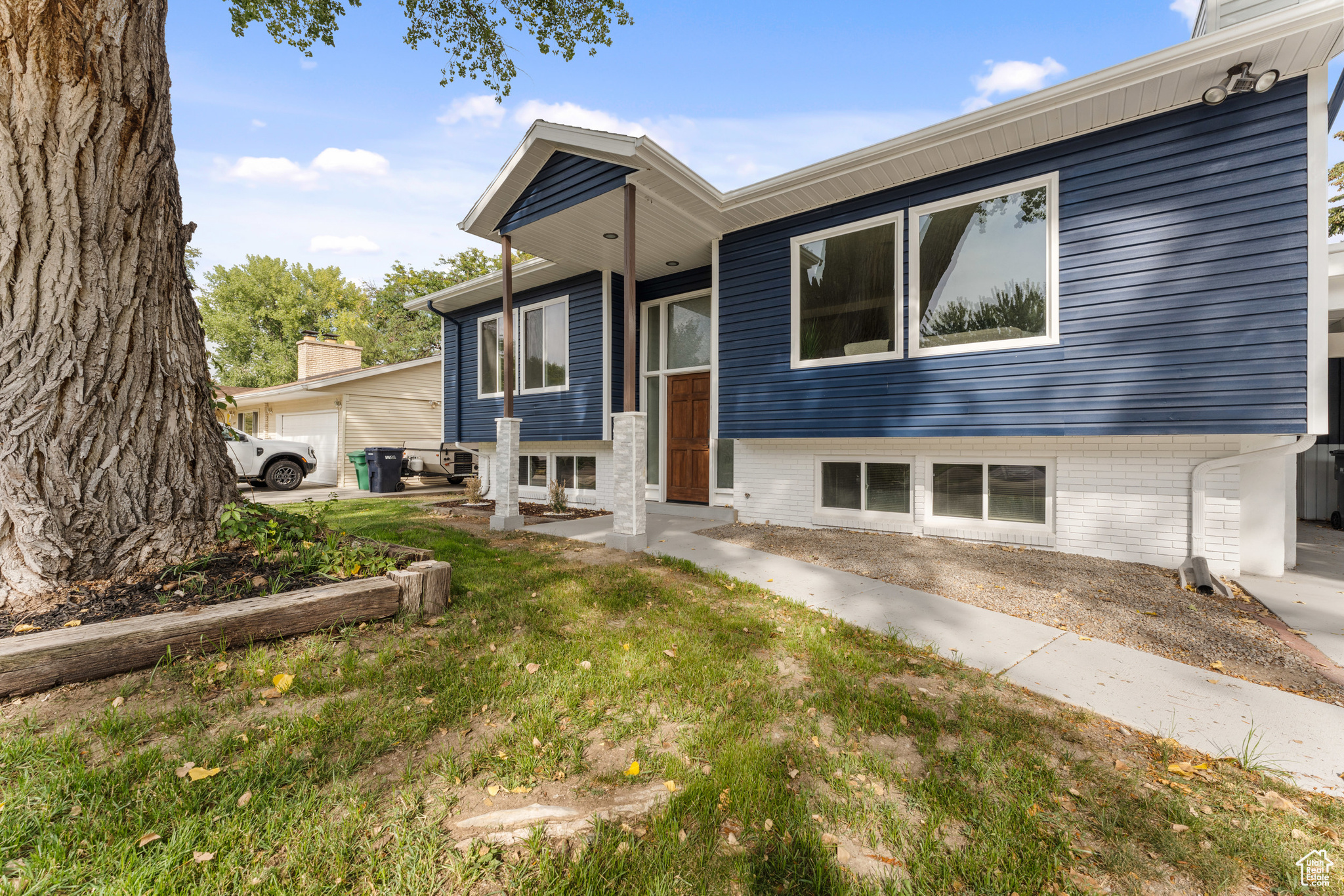 COUNTRY ESTA - Residential