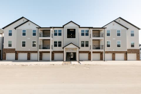 Condo For Sale - 842 N Coulsen Dr #L202<br/> Saratoga Springs, UT 84045