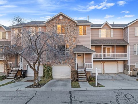 Photo of 617 N SEVEN PEAKS BLVD Blvd #10, Provo, UT 84606 (MLS # 2129297)