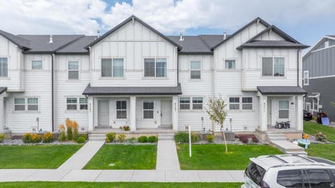 Townhouse For Sale - 9367 N Vernham Ln<br/> Eagle Mountain, UT 84005