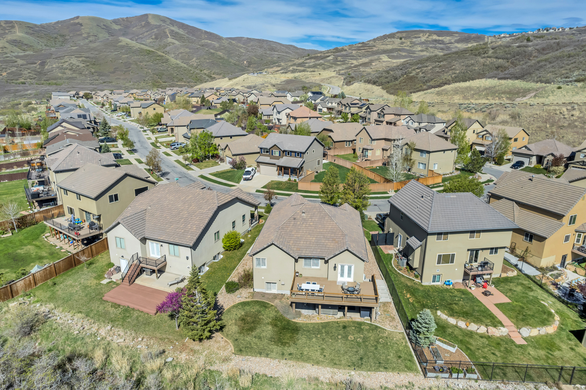 MAPLE HOLLOW - SUNCREST - Residential