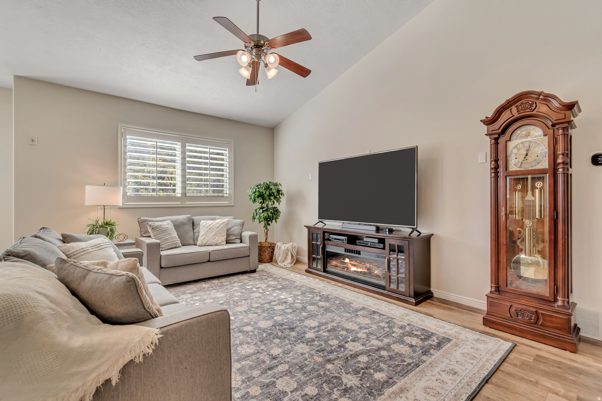 MAPLE HOLLOW - SUNCREST - Residential