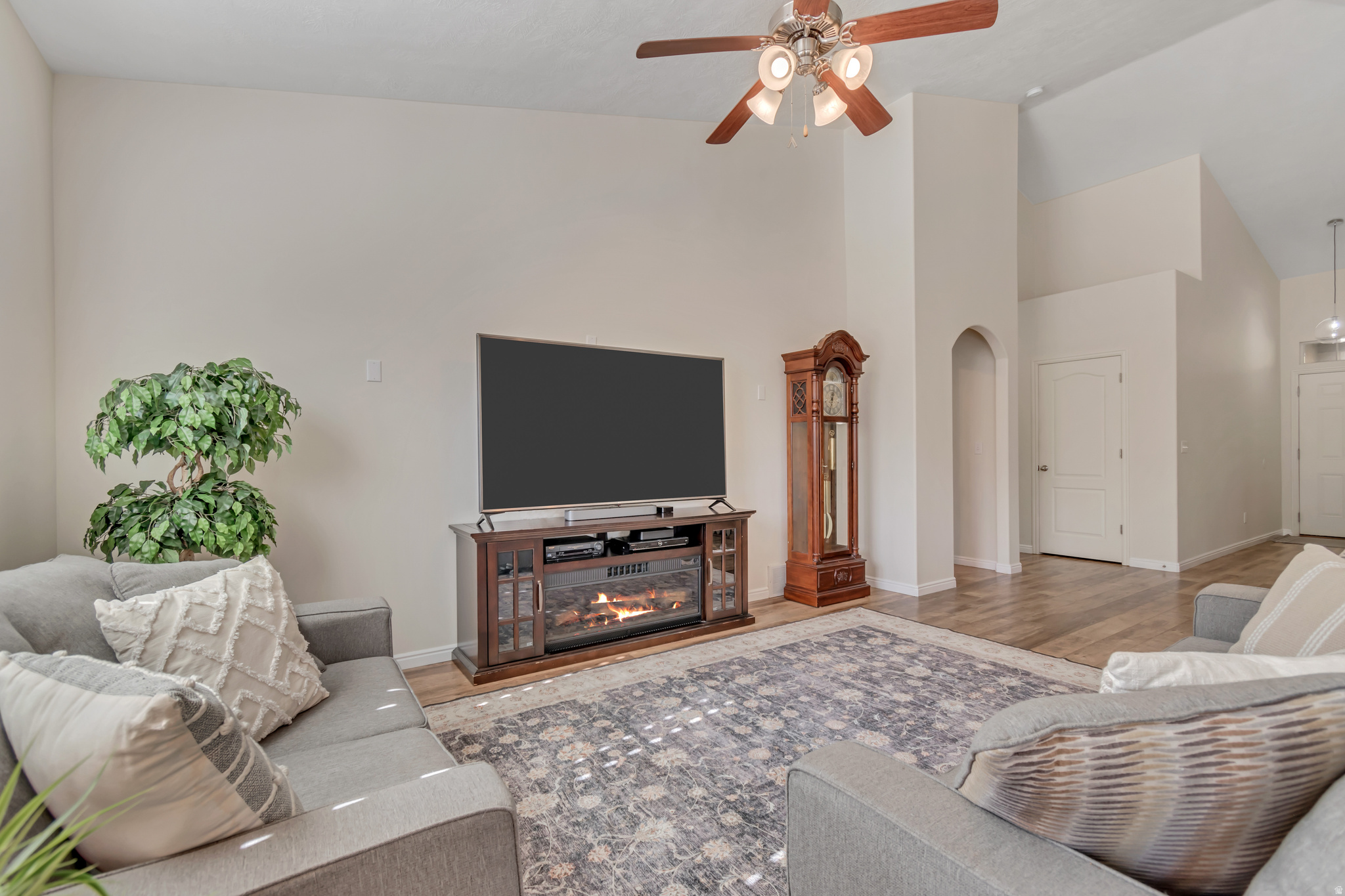 MAPLE HOLLOW - SUNCREST - Residential