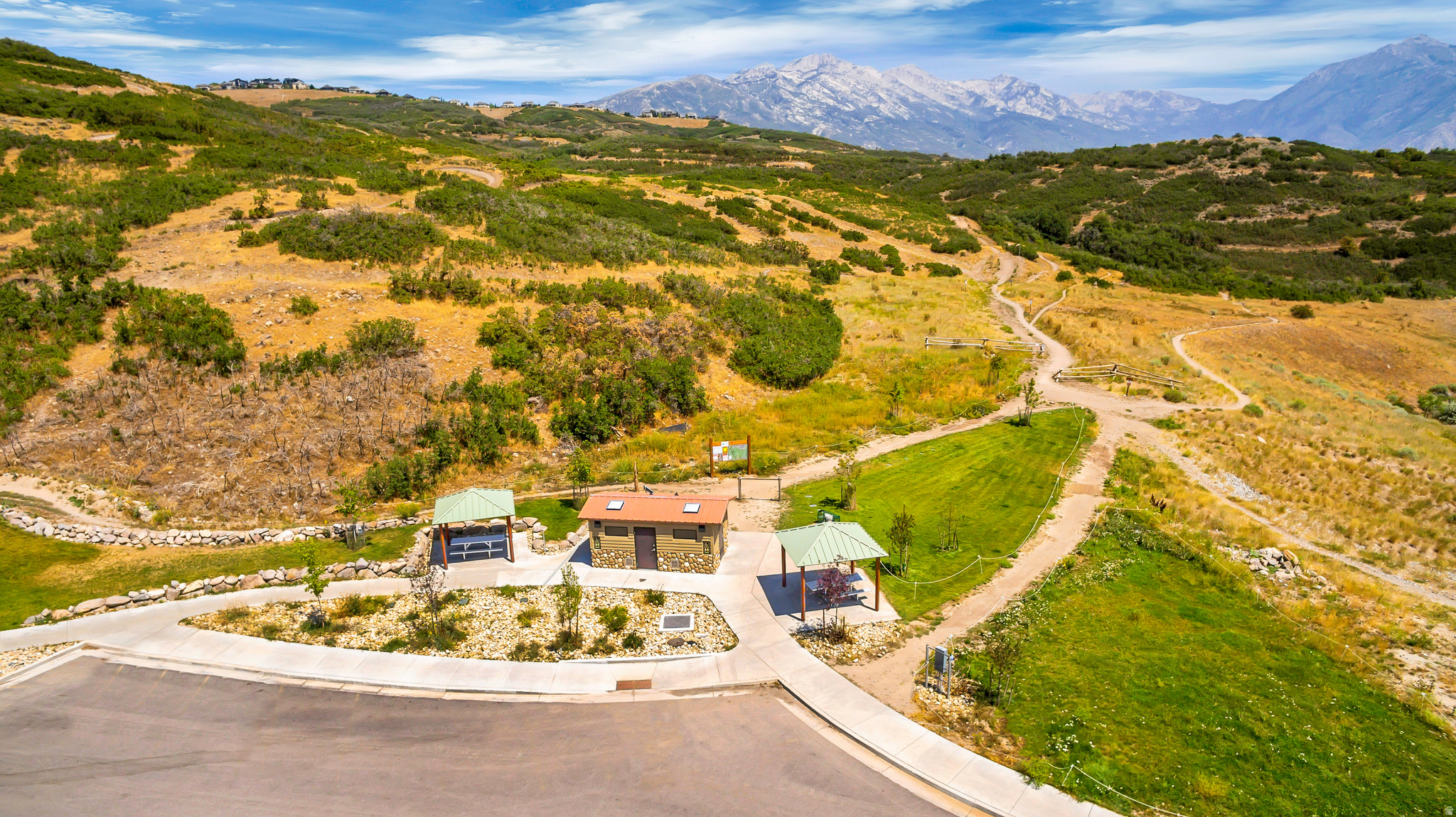 MAPLE HOLLOW - SUNCREST - Residential