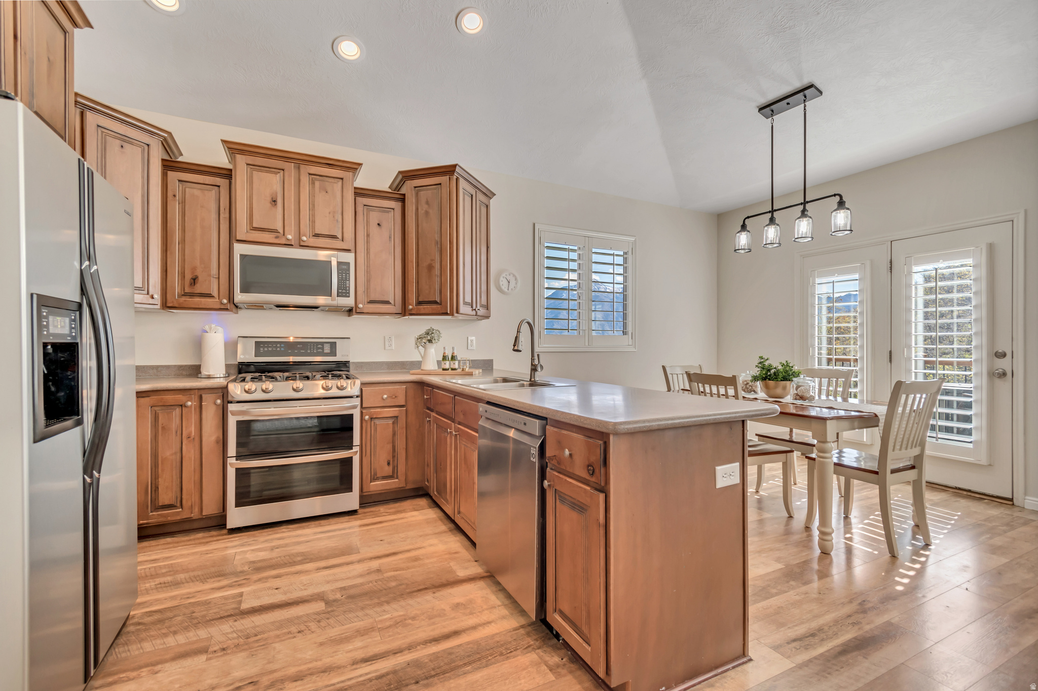 MAPLE HOLLOW - SUNCREST - Residential