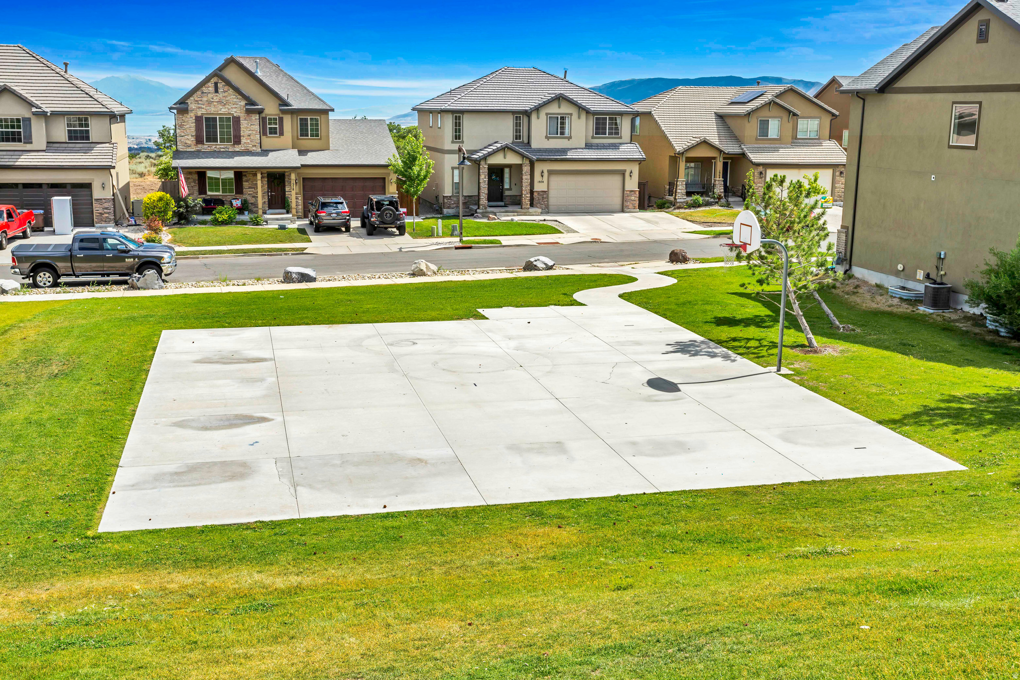 MAPLE HOLLOW - SUNCREST - Residential