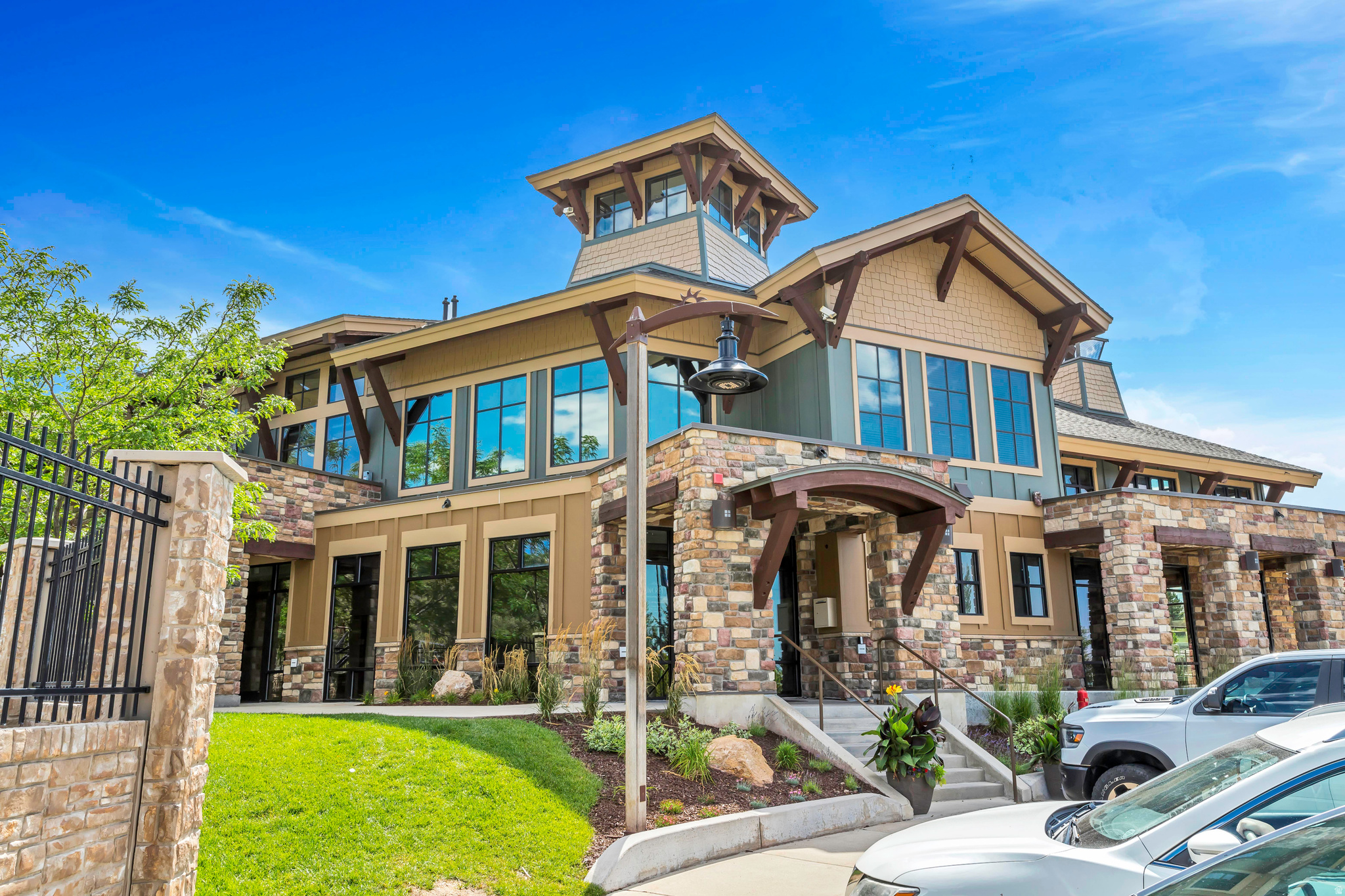 MAPLE HOLLOW - SUNCREST - Residential