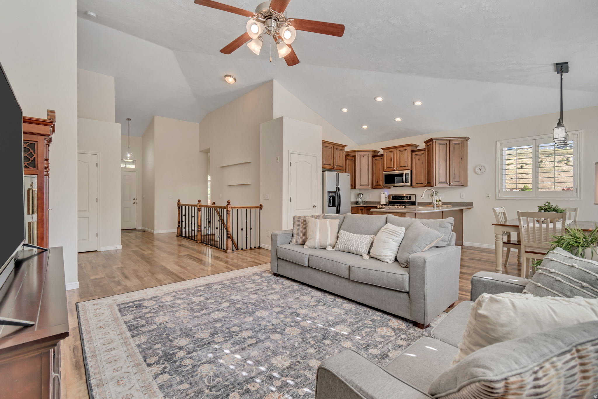 MAPLE HOLLOW - SUNCREST - Residential