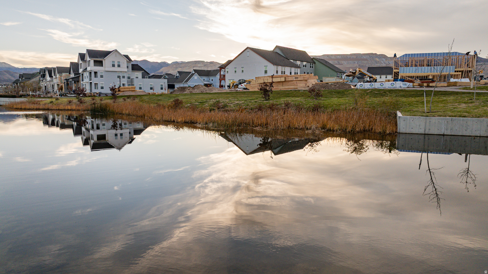 DAYBREAK - Residential