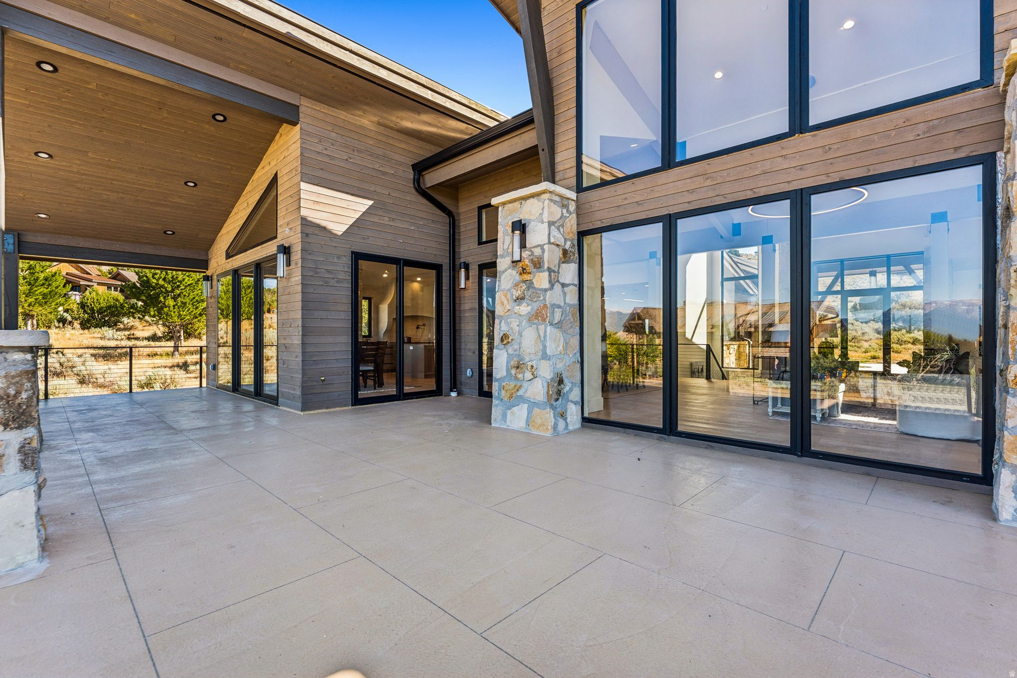 RED LEDGES - Residential