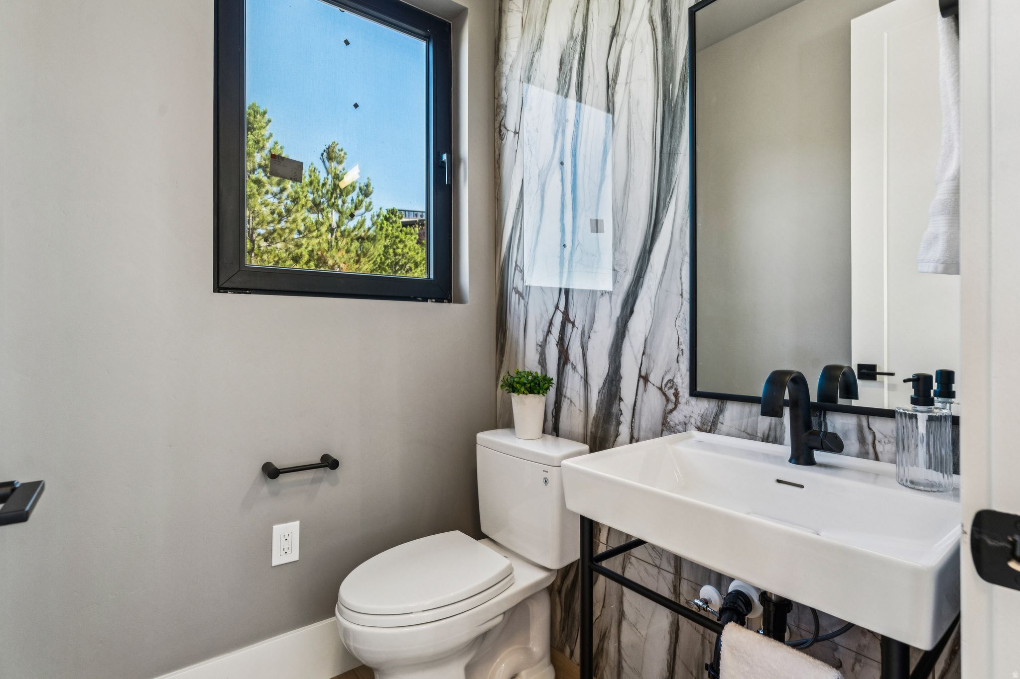 RED LEDGES - Residential