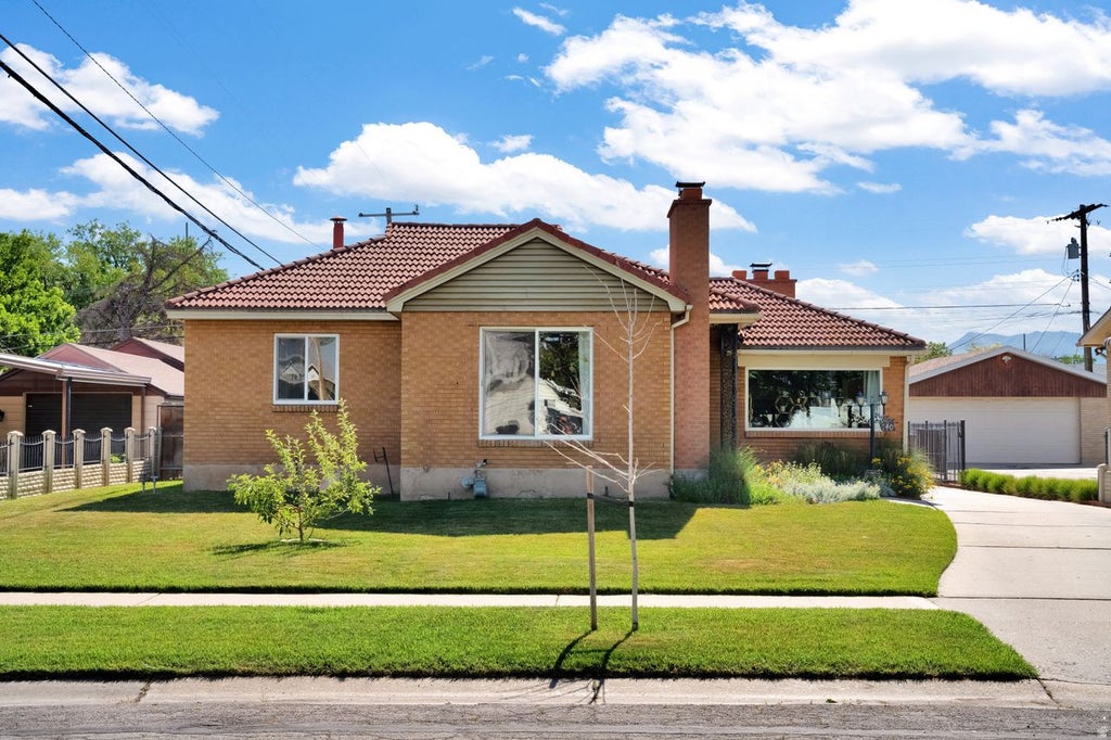 Photo of 740 N CATHERINE ST, Salt Lake City, UT 84116 (MLS # 2163149)