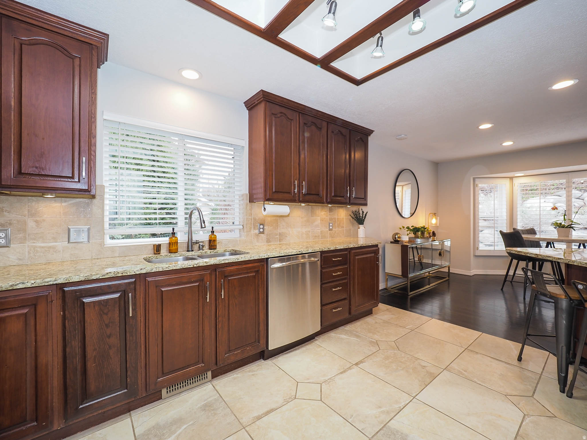 MAJESTIC CANYON - Residential