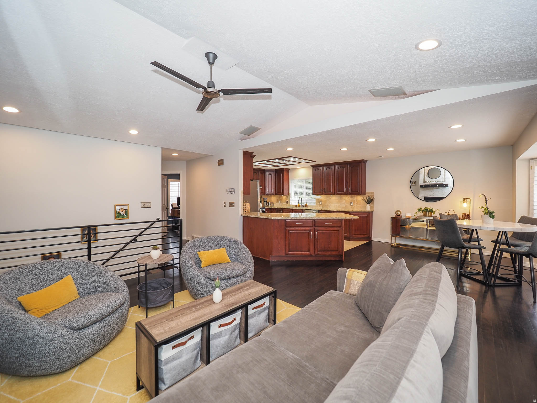 MAJESTIC CANYON - Residential