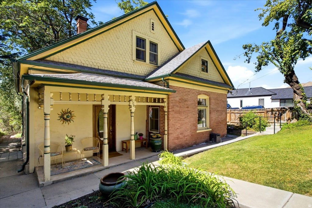 Photo of 329 N ALMOND ST W, Salt Lake City, UT 84103 (MLS # 2184806)