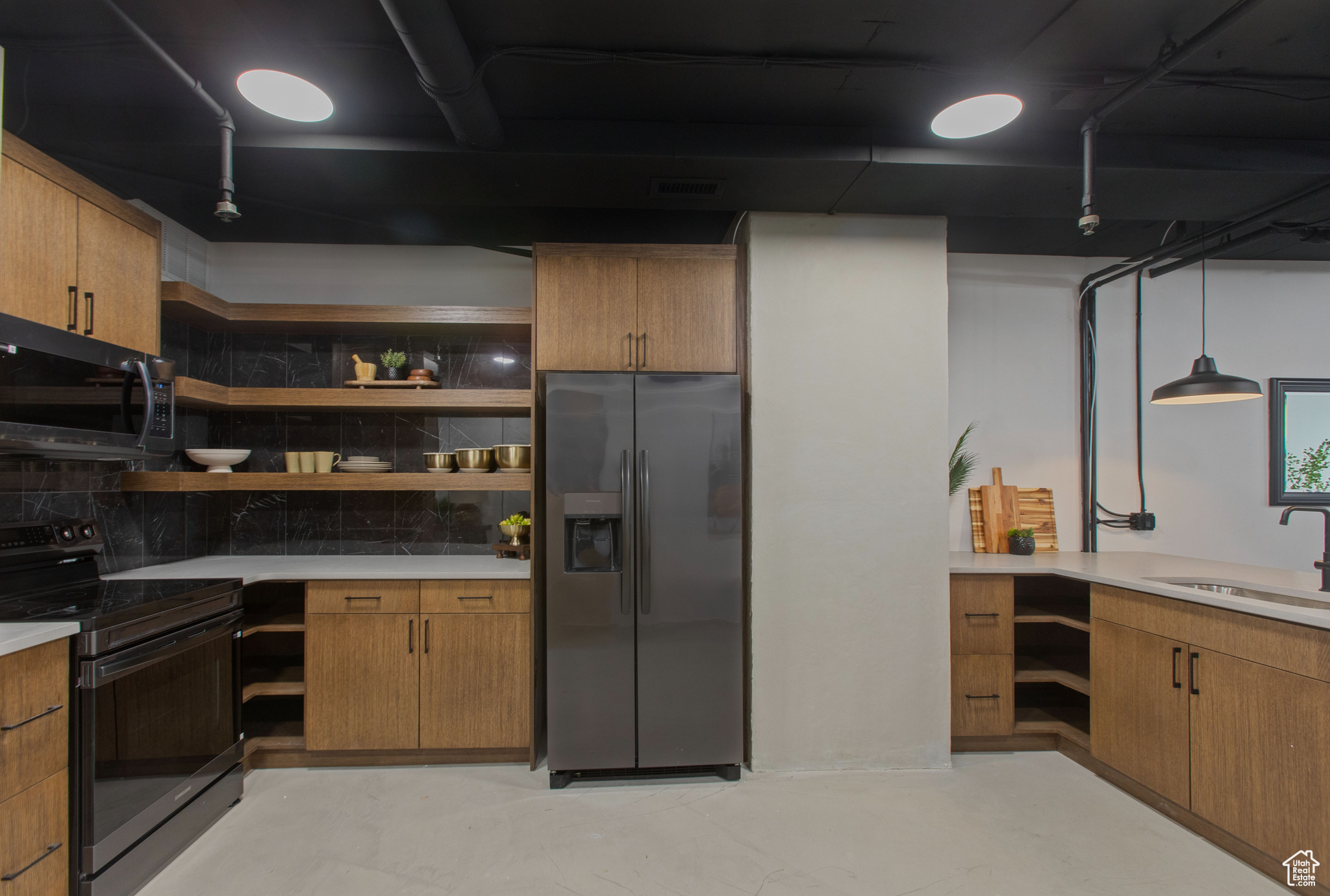 AMERICAN TOWERS CONDM - Residential