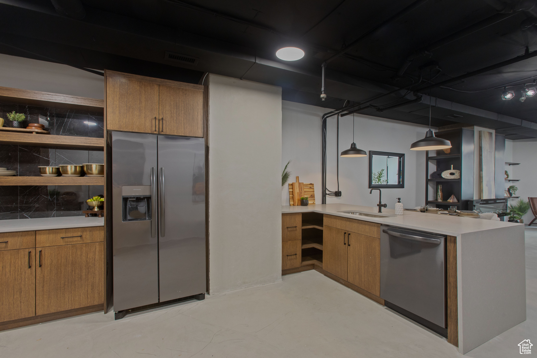 AMERICAN TOWERS CONDM - Residential