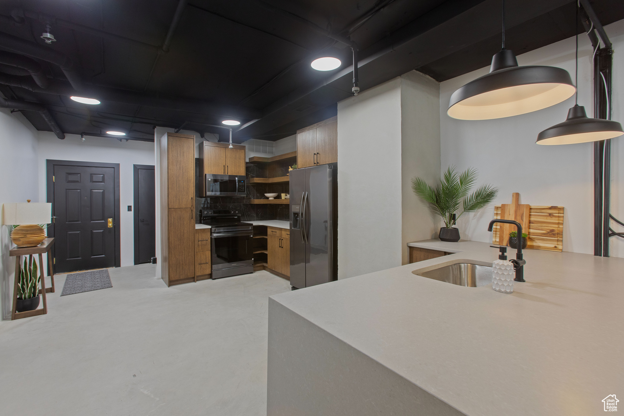 AMERICAN TOWERS CONDM - Residential