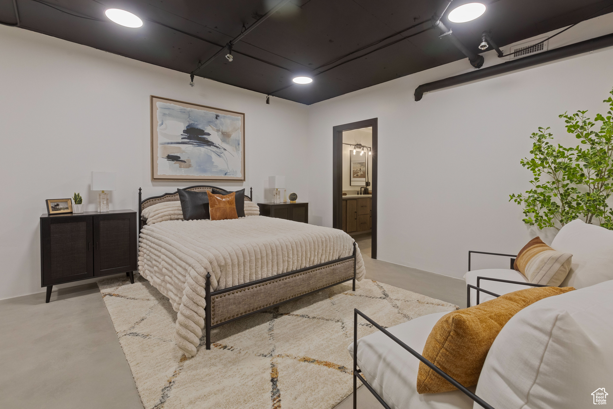 AMERICAN TOWERS CONDM - Residential