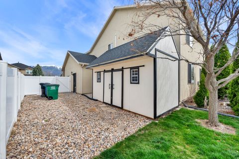 Tiny photo for 282 BEAUMONT DR, Kaysville, UT 84037 (MLS # 2145397)