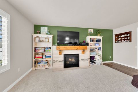 Tiny photo for 282 BEAUMONT DR, Kaysville, UT 84037 (MLS # 2145397)