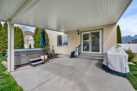 Tiny photo for 282 BEAUMONT DR, Kaysville, UT 84037 (MLS # 2145397)