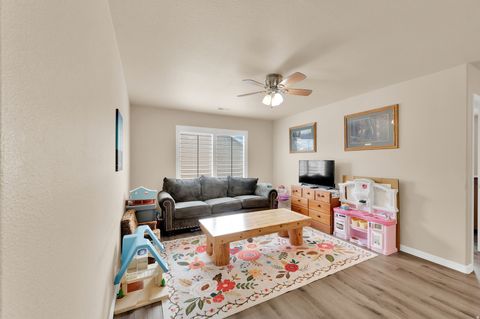 Tiny photo for 282 BEAUMONT DR, Kaysville, UT 84037 (MLS # 2145397)