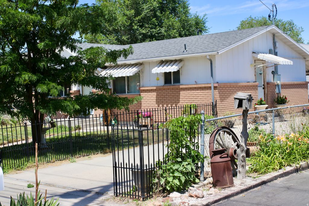 Photo of 327 E MAIN ST, Grantsville, UT 84029 (MLS # 2169745)