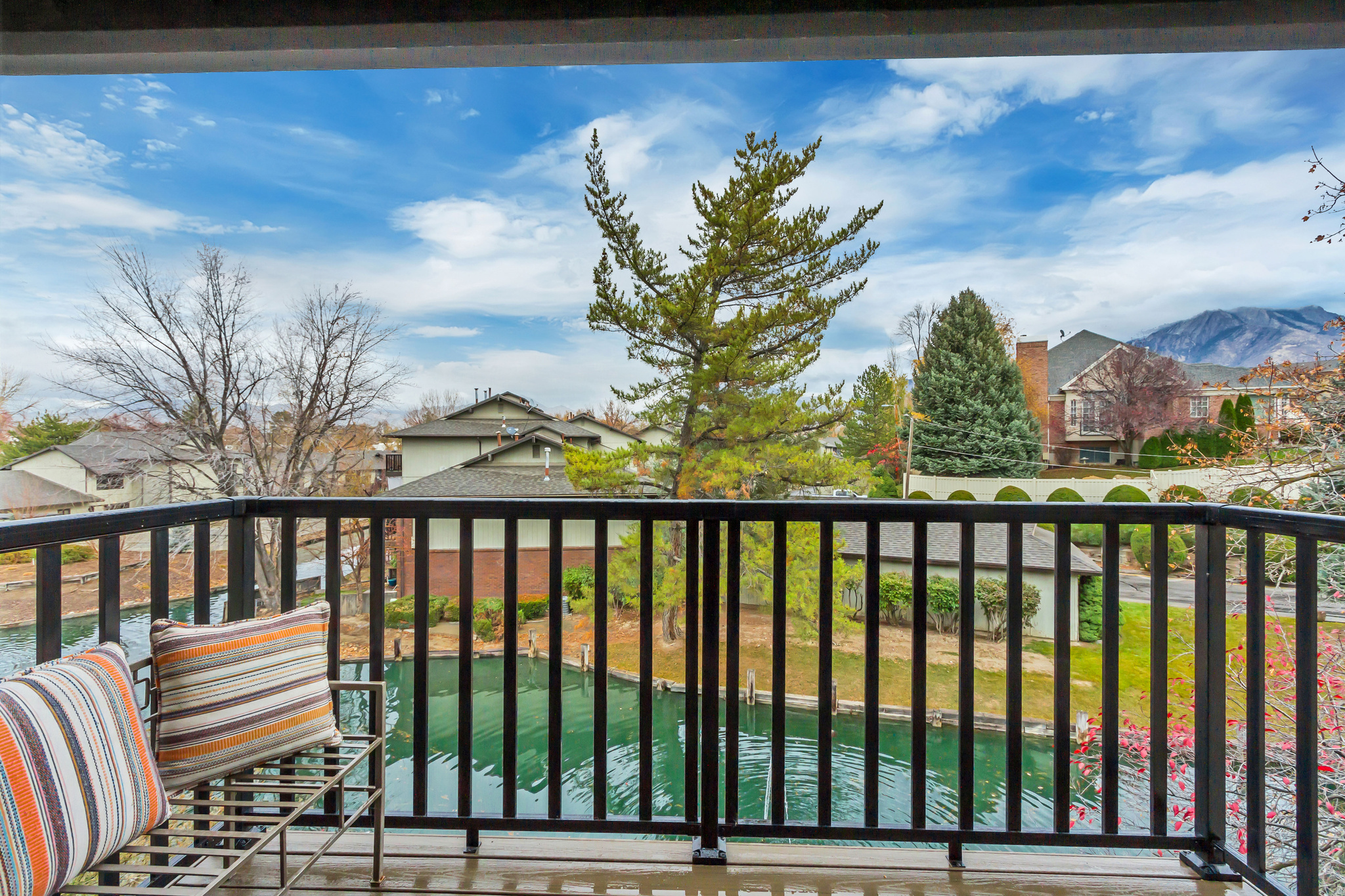 HIDDEN LAKE CONDM - Residential