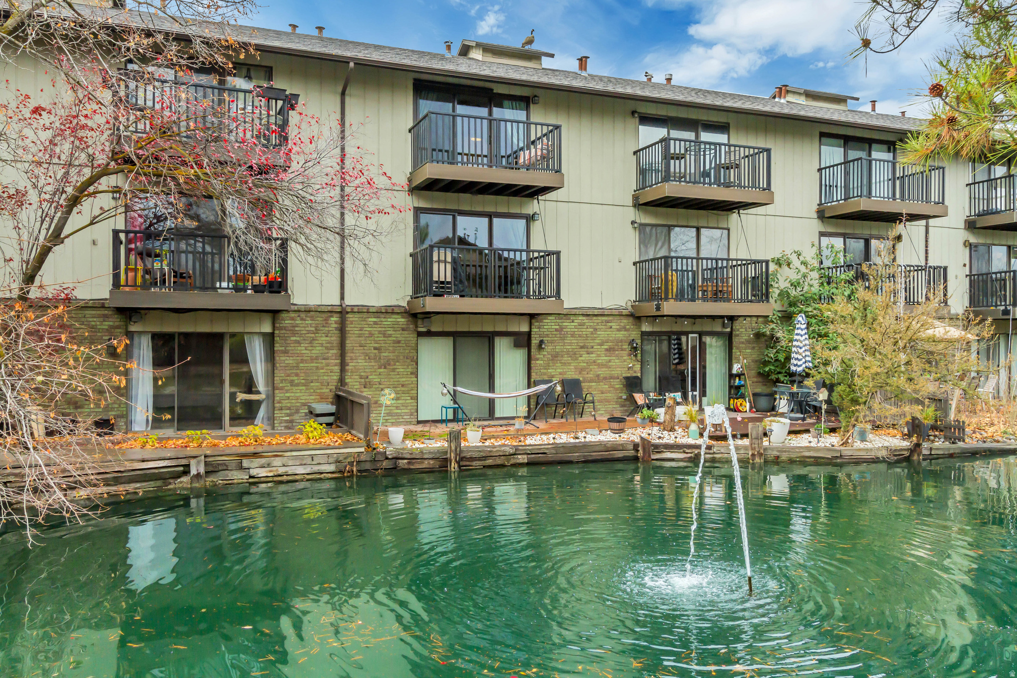 HIDDEN LAKE CONDM - Residential