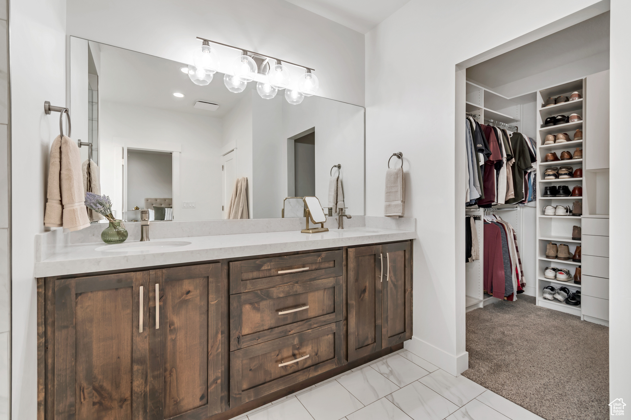 FOUR SEAS - Residential