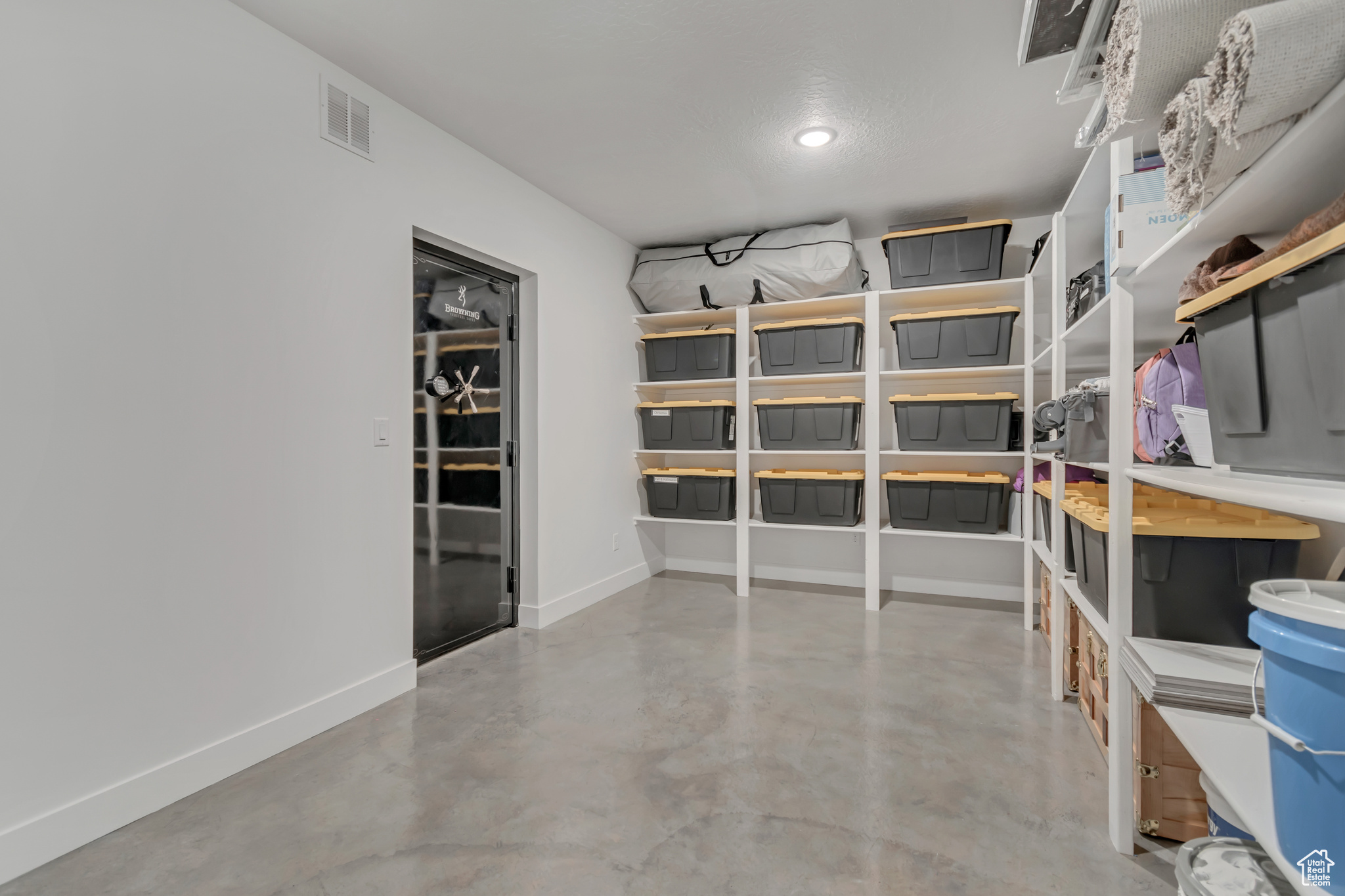 FOUR SEAS - Residential