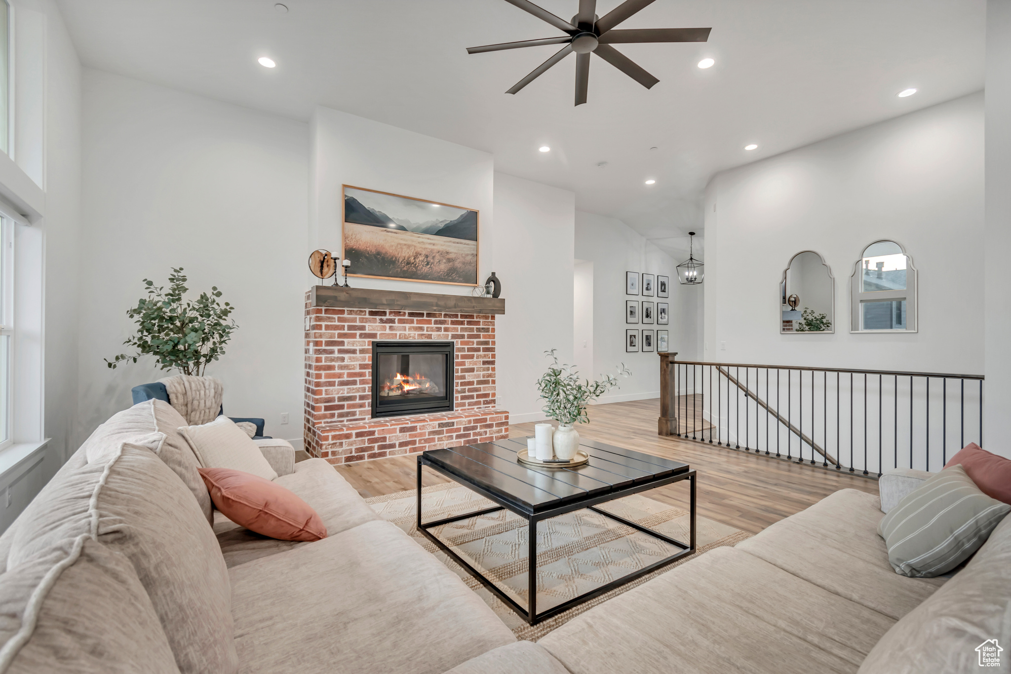 FOUR SEAS - Residential