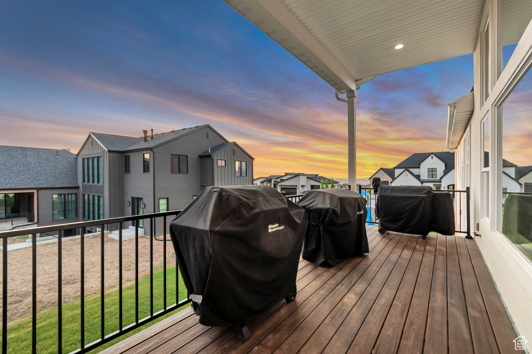 FOUR SEAS - Residential