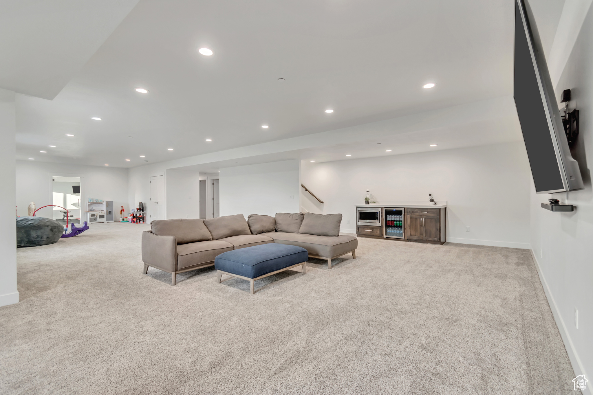 FOUR SEAS - Residential