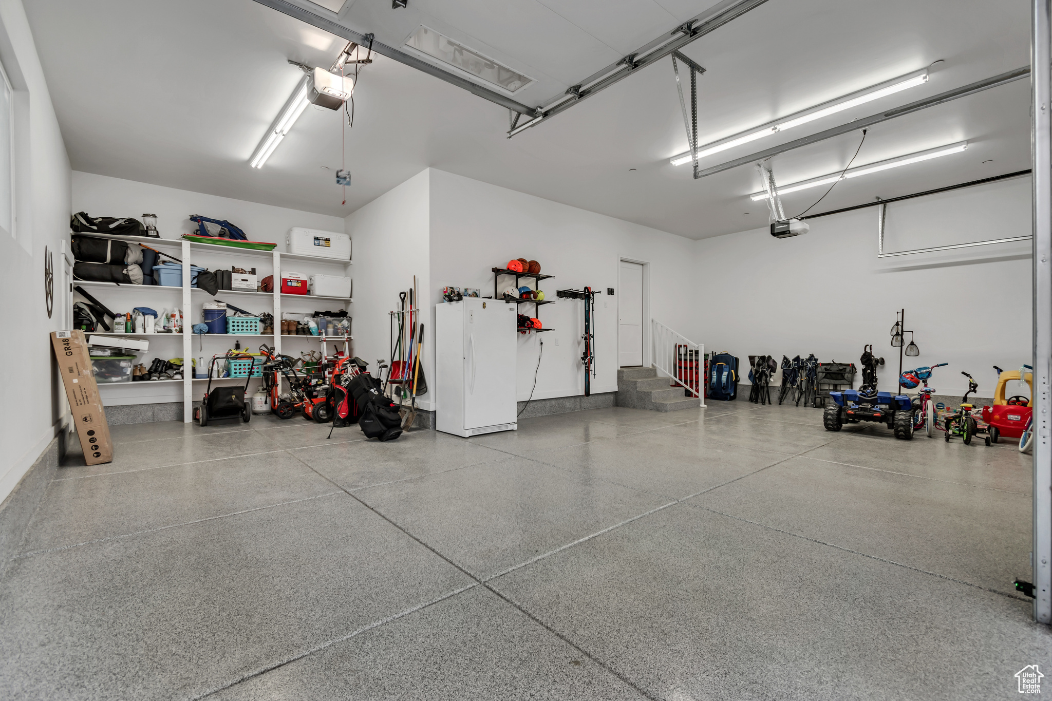 FOUR SEAS - Residential