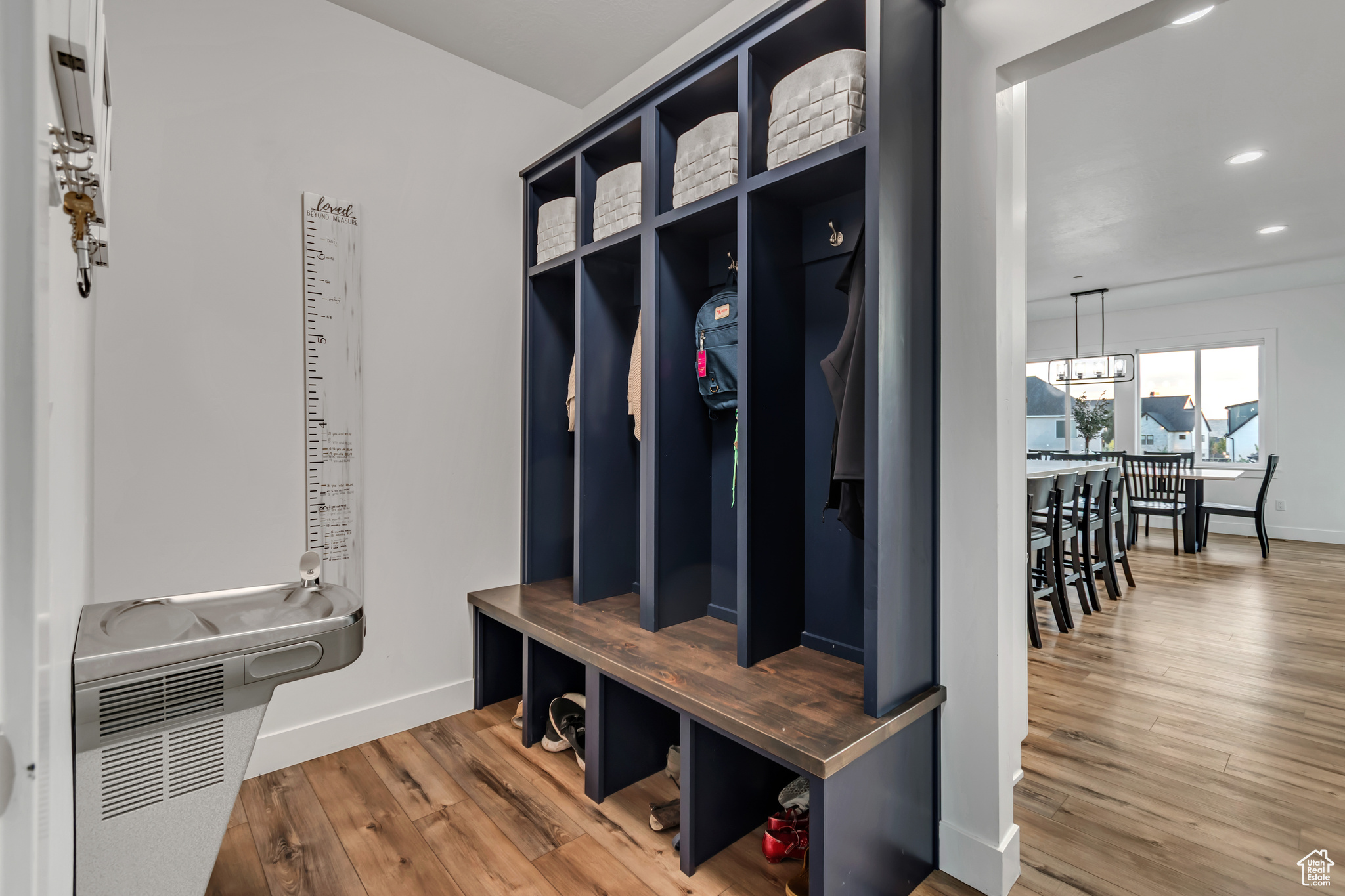 FOUR SEAS - Residential