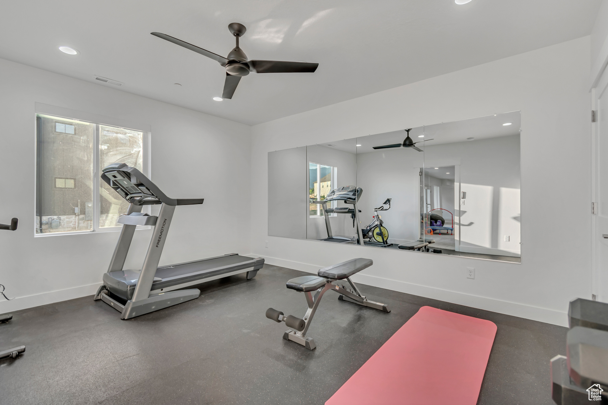 FOUR SEAS - Residential