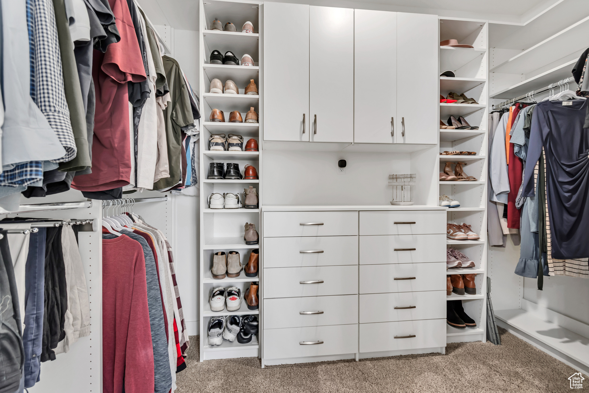 FOUR SEAS - Residential