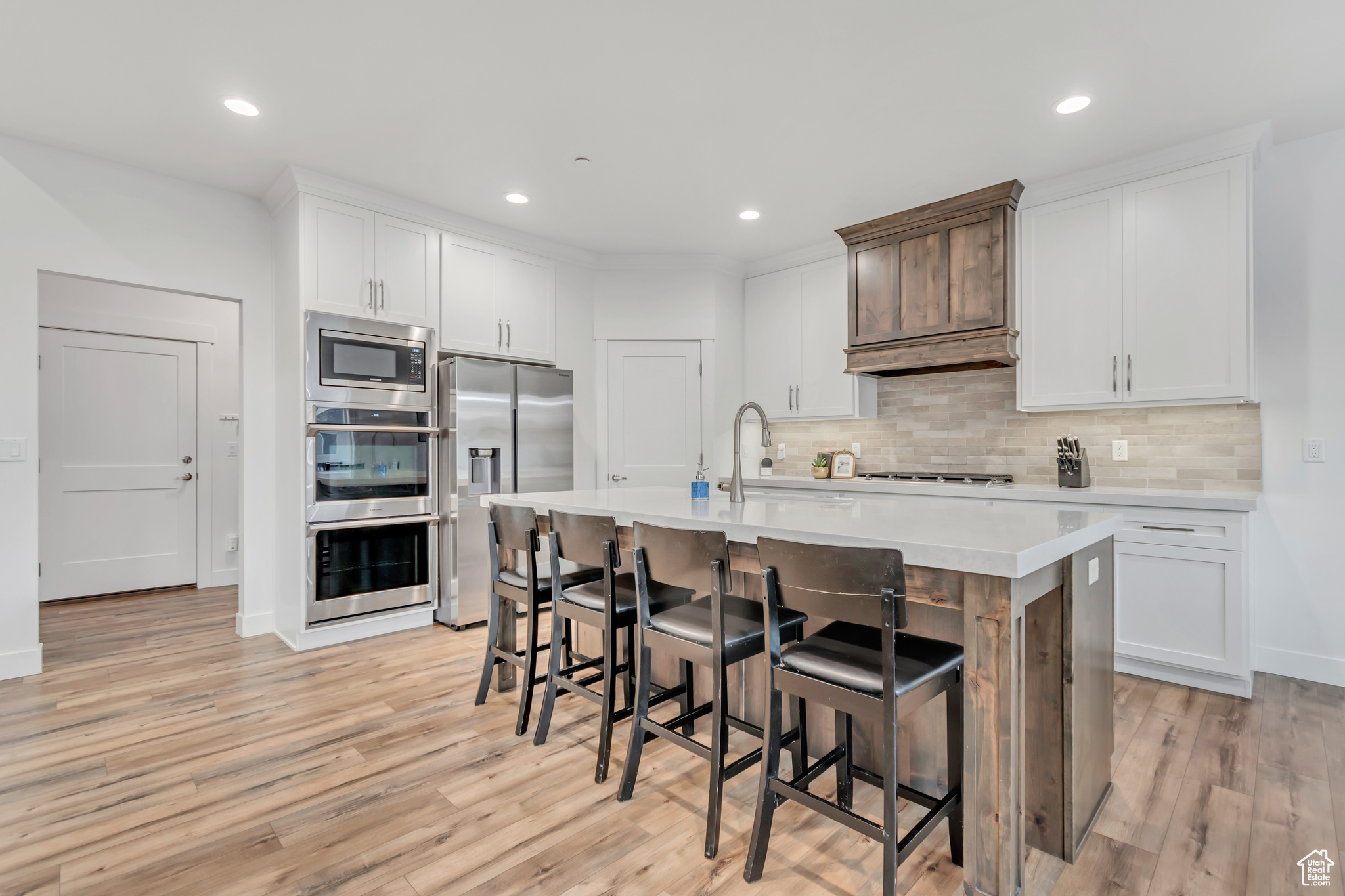 FOUR SEAS - Residential