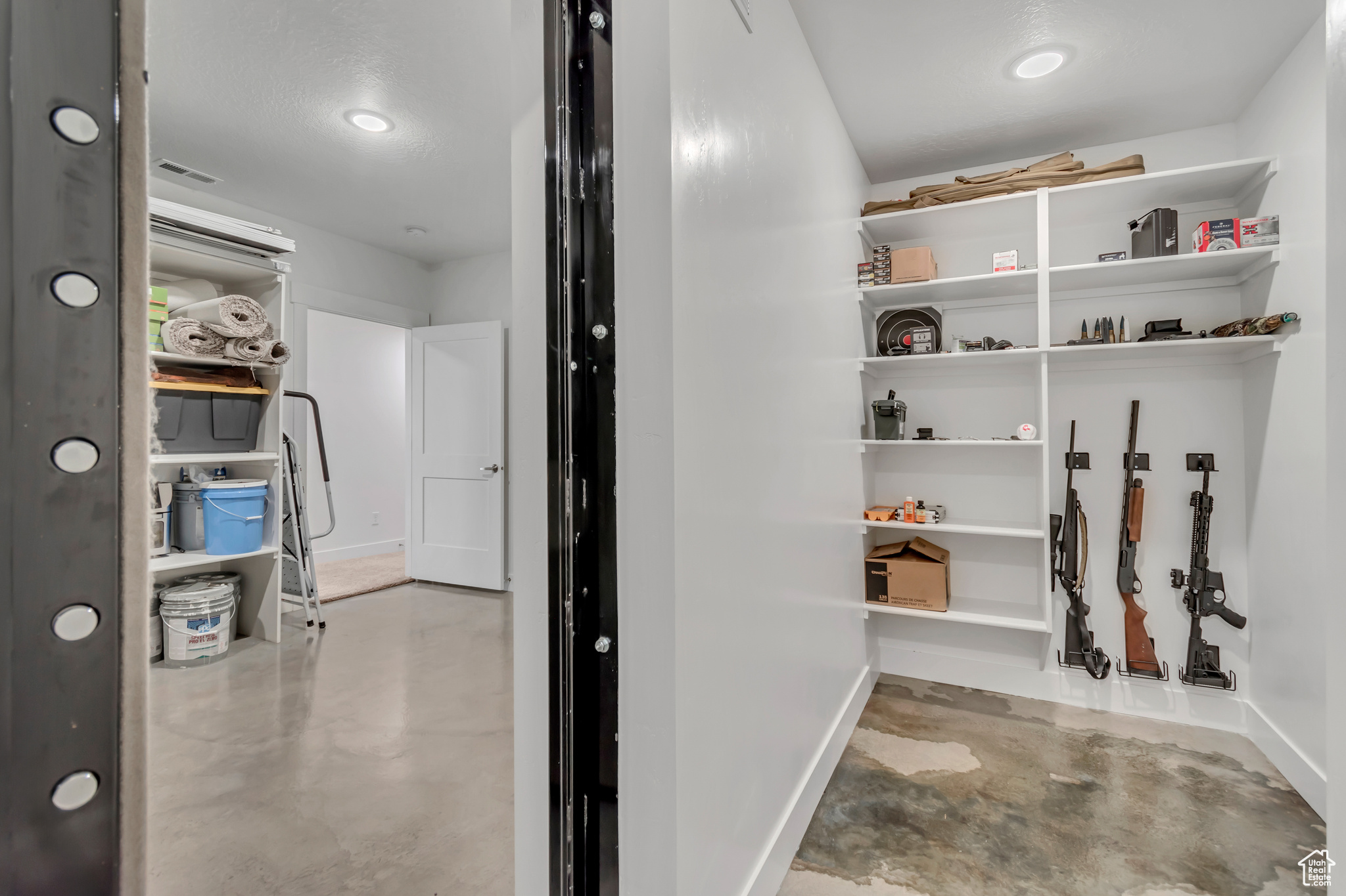 FOUR SEAS - Residential